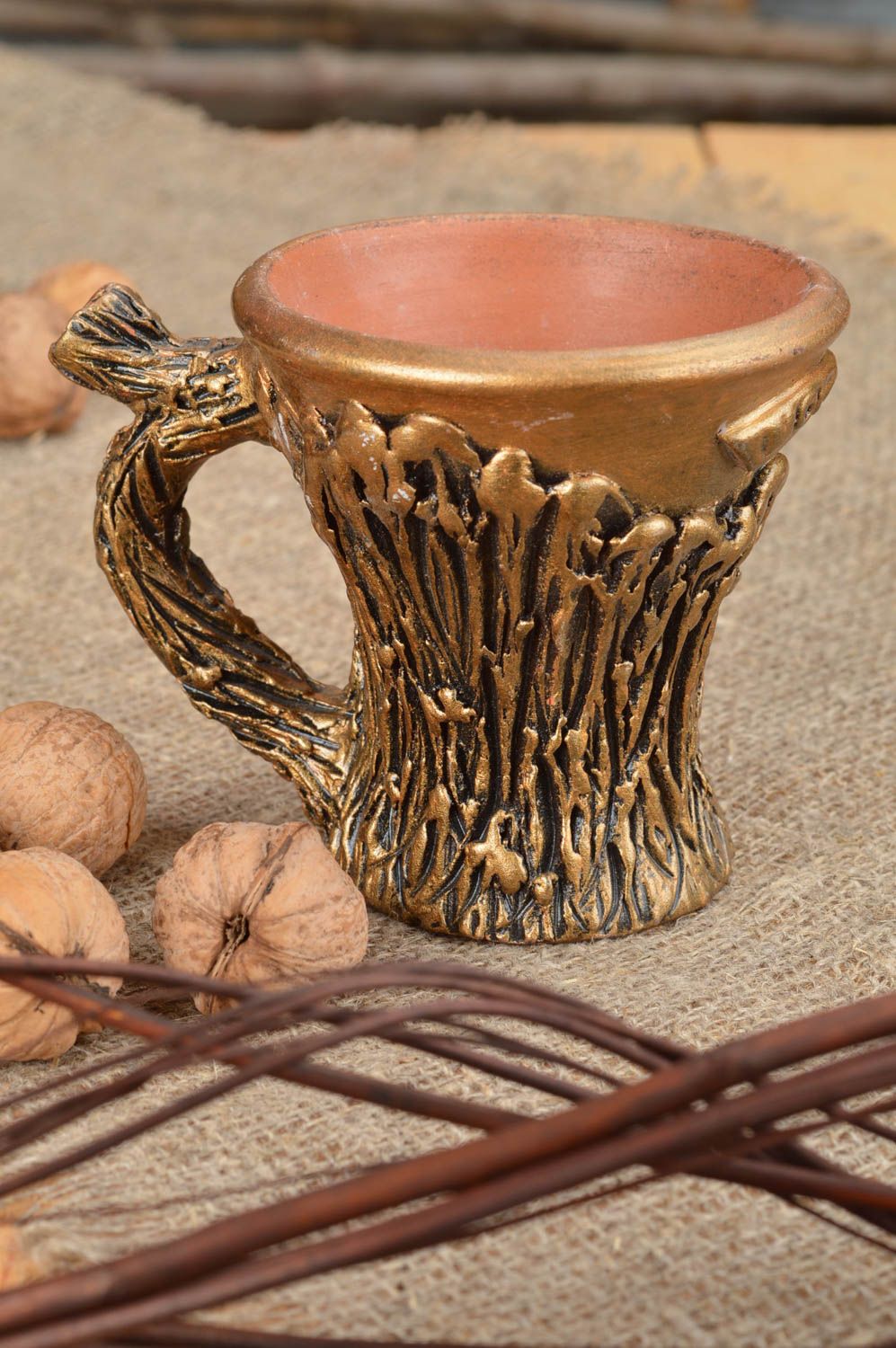 Taza cerámica para café de arcilla roja artesanal de color dorado 100 ml foto 1