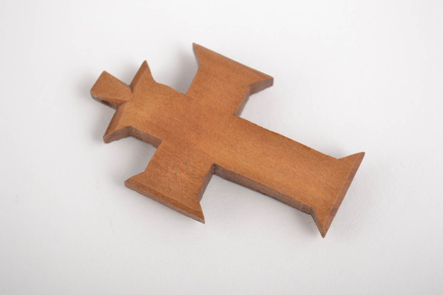 Резной крест ручной работы нательный крестик деревянный крестик покрытый лаком фото 2
