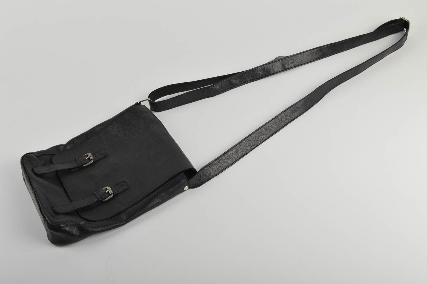Сумка ручной работы сумка через плечо кожаная сумка черная маленькая красивая фото 2