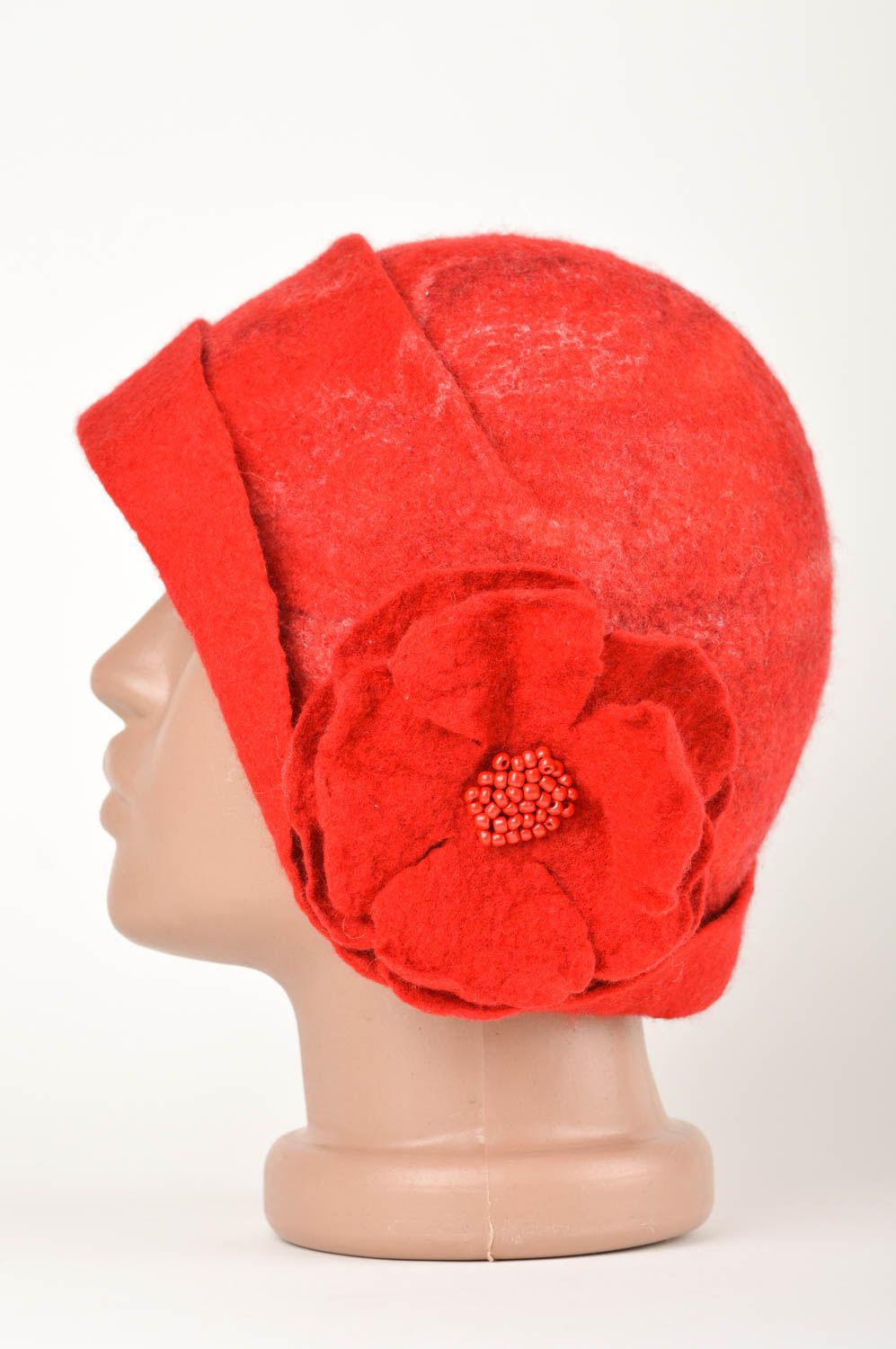 Chapeau femme fait main Cloche chapeau Accessoire femme laine naturelle design photo 3