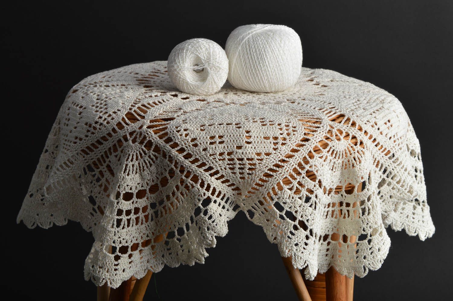 Napperon blanc original ajouré blanc tricoté en coton au crochet fait main photo 2