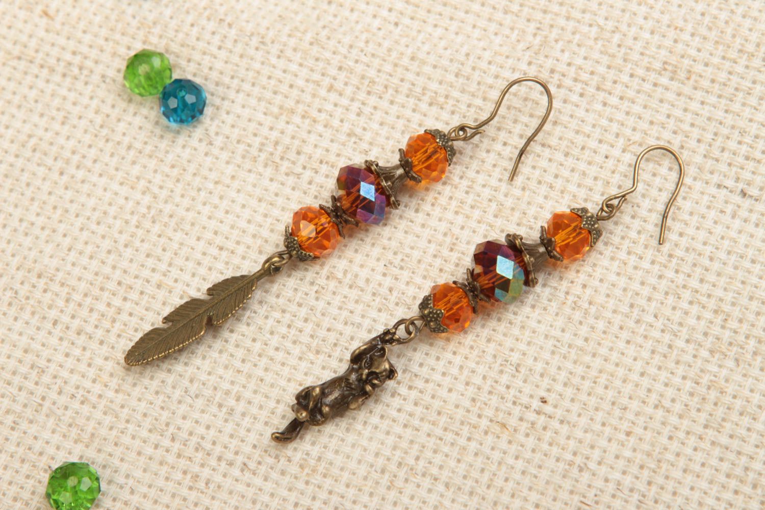 Boucles d'oreilles pendantes faites main avec perles de cristal et métal photo 1