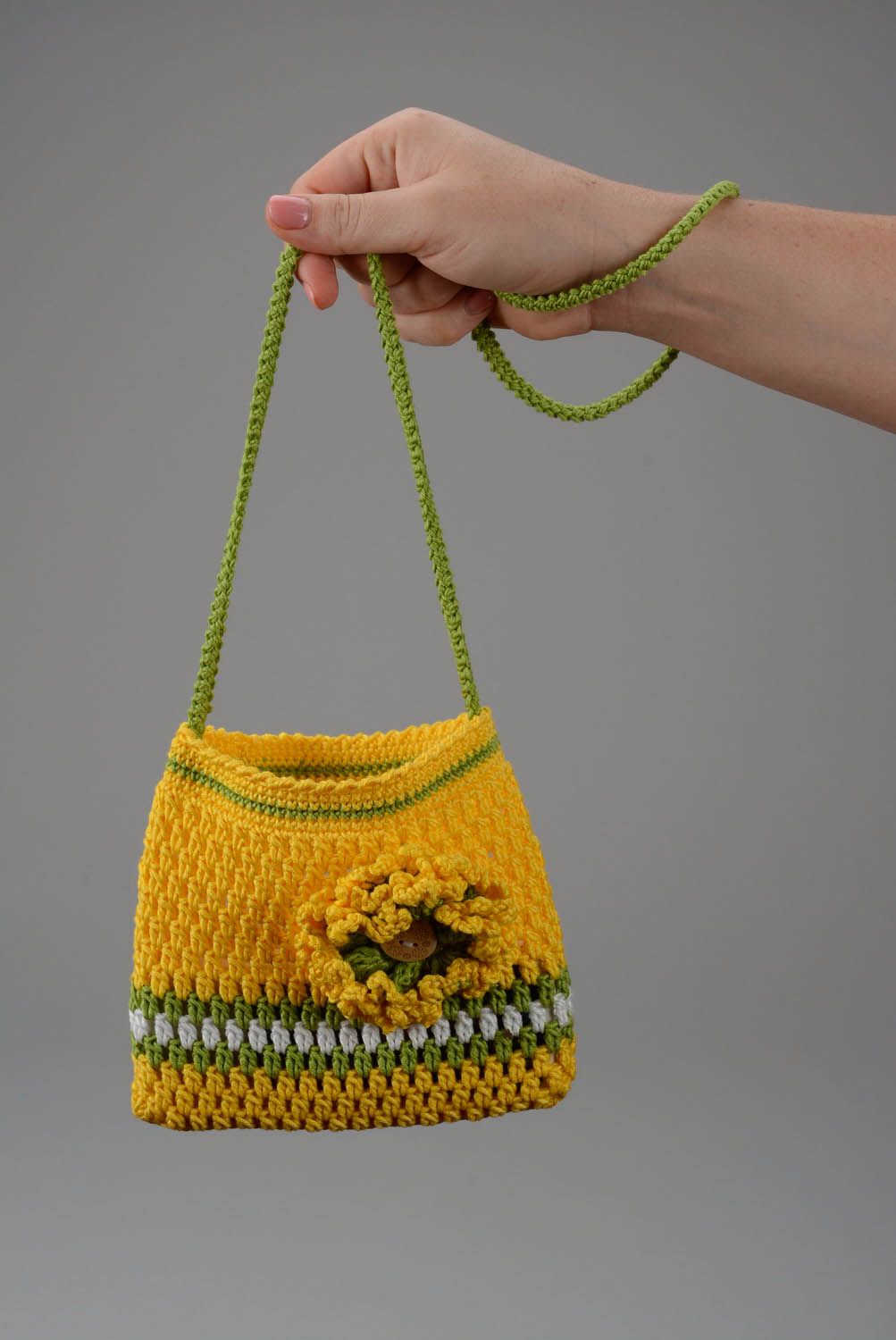 Gelbe Tasche für kleines Mädchen, gehäkelt foto 1