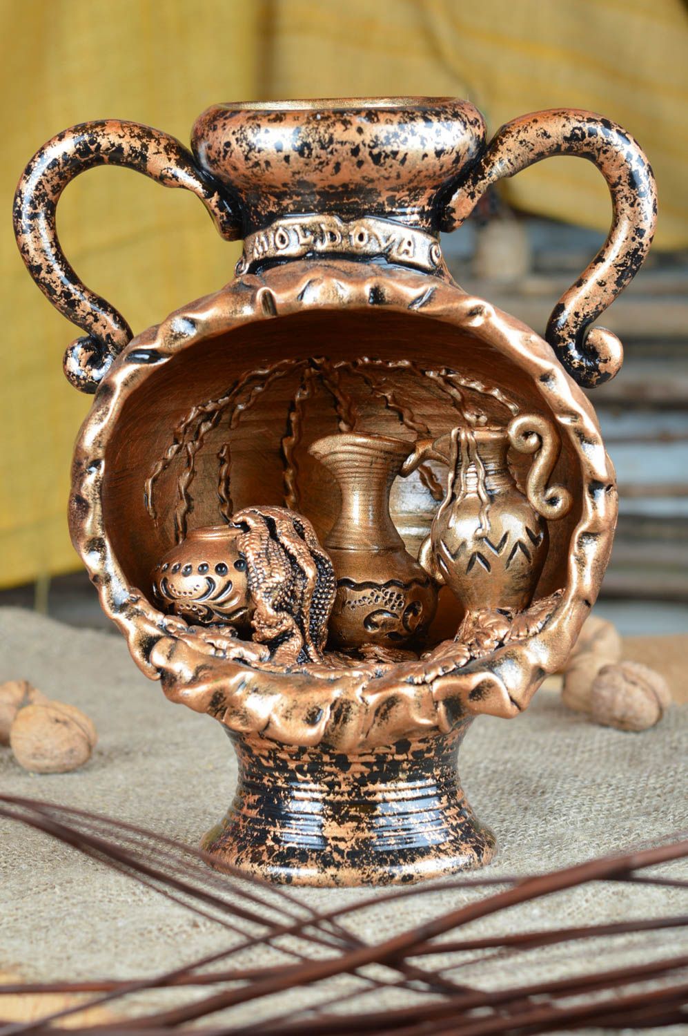 Vase décoratif en argile avec moulures fait main avec deux anses Cave vinicole photo 1
