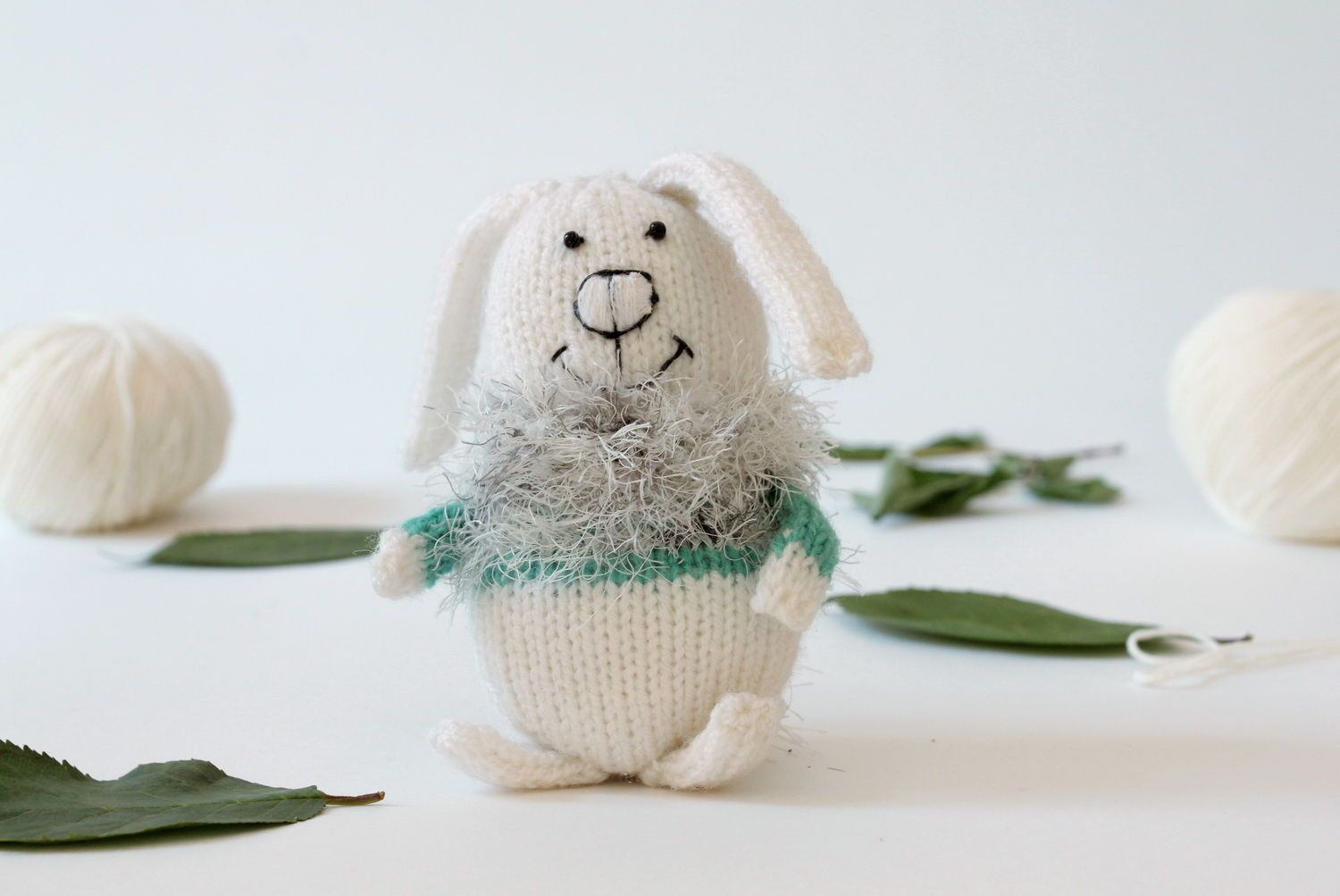 Jouet mou tricoté en forme de lapin  photo 1