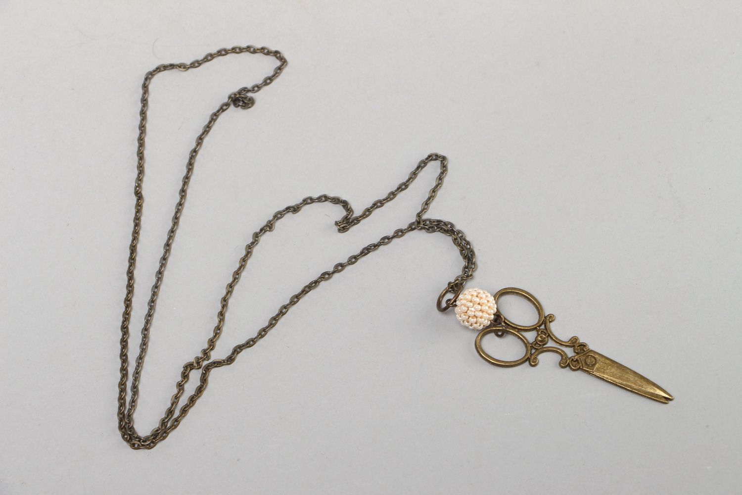 Pendentif en métal sur chaîne longue en forme de ciseaux pour femme originale photo 1