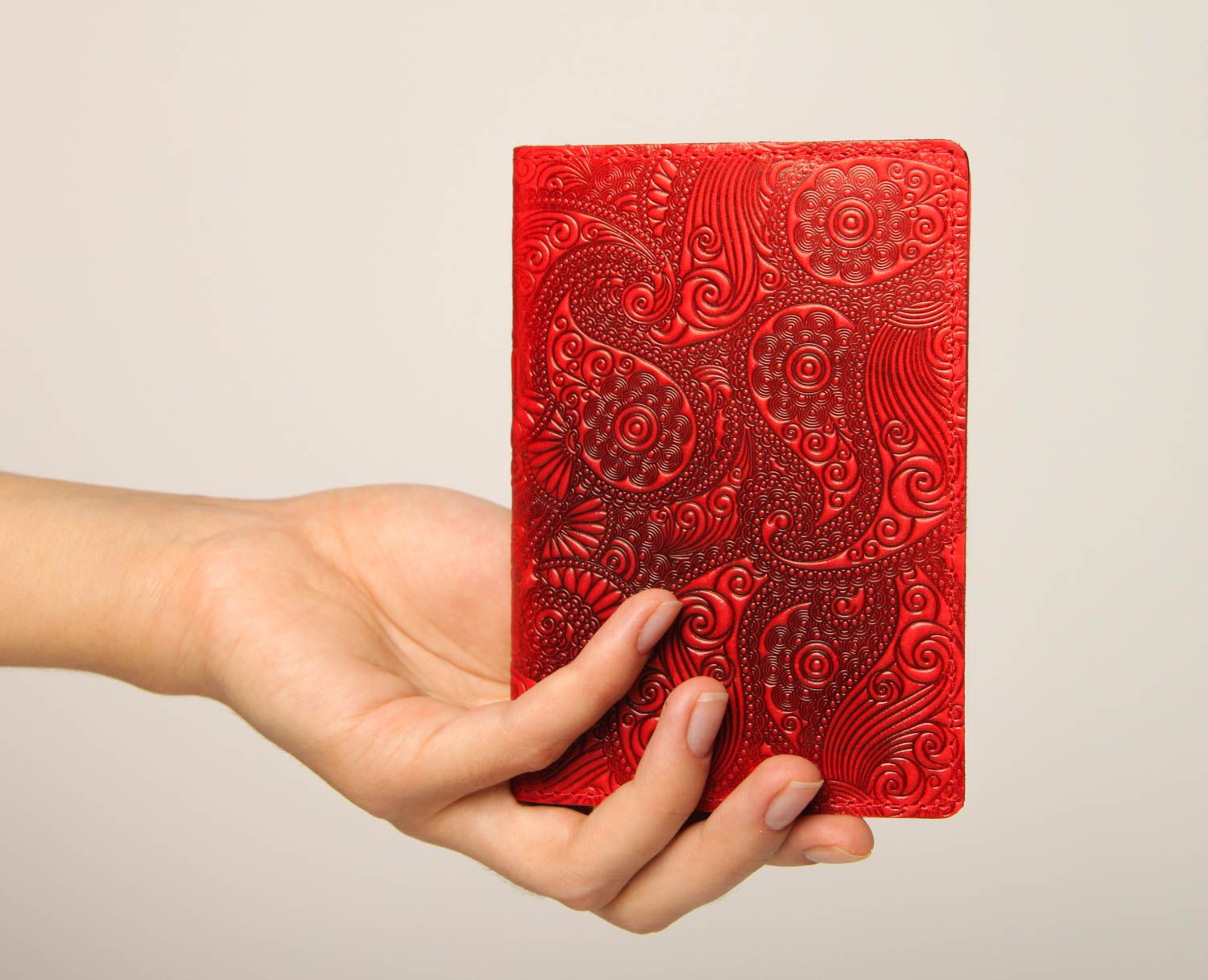 Estuche para pasaporte artesanal accesorio de hombre regalo original para ella foto 2