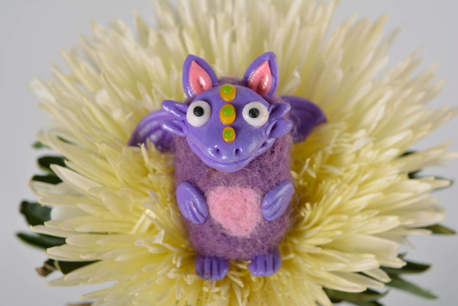 Statuette décorative Figurine fait main en laine Déco maison Dragon violet photo 1