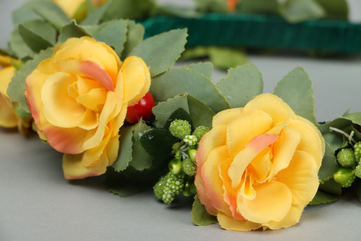 Serre-tête fleurs avec roses jaunes Diana photo 4