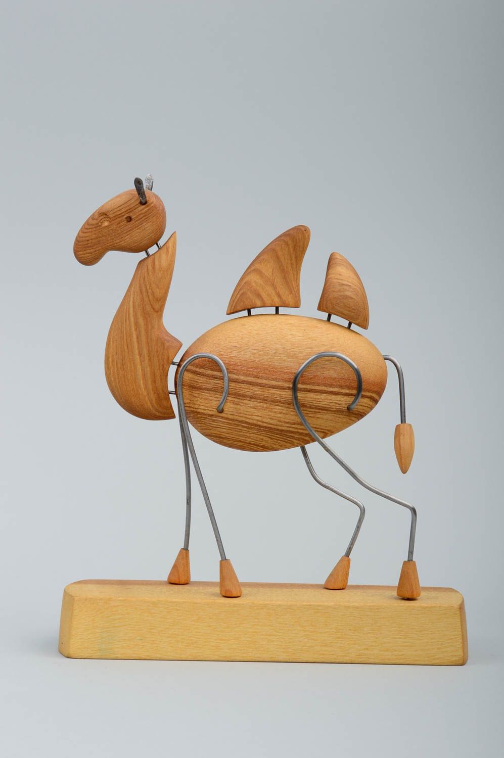 Figurine chameau Statuette en bois faite main design Décoration d'intérieur photo 1