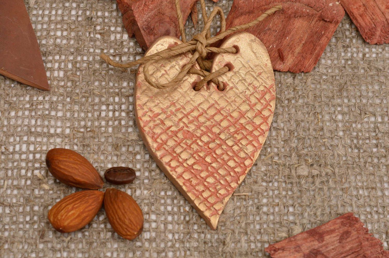 Фигурка из глины керамика ручной работы декор на стену керамическое сердце фото 1