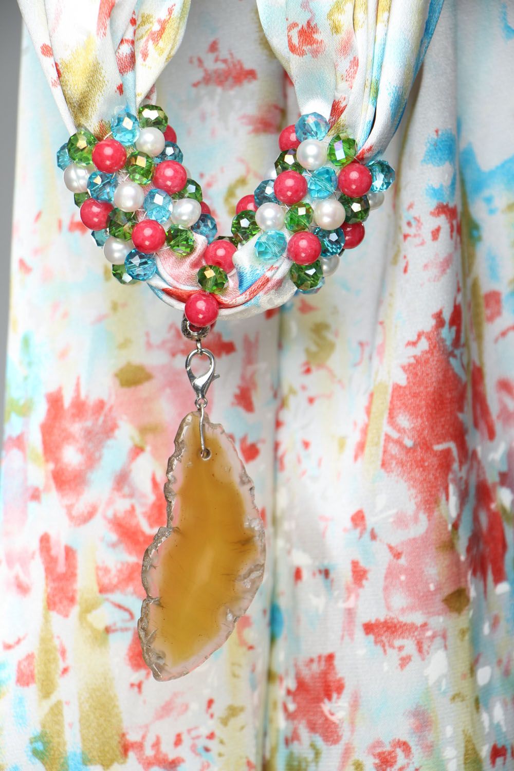 Silk scarf with agate and pearls photo 1