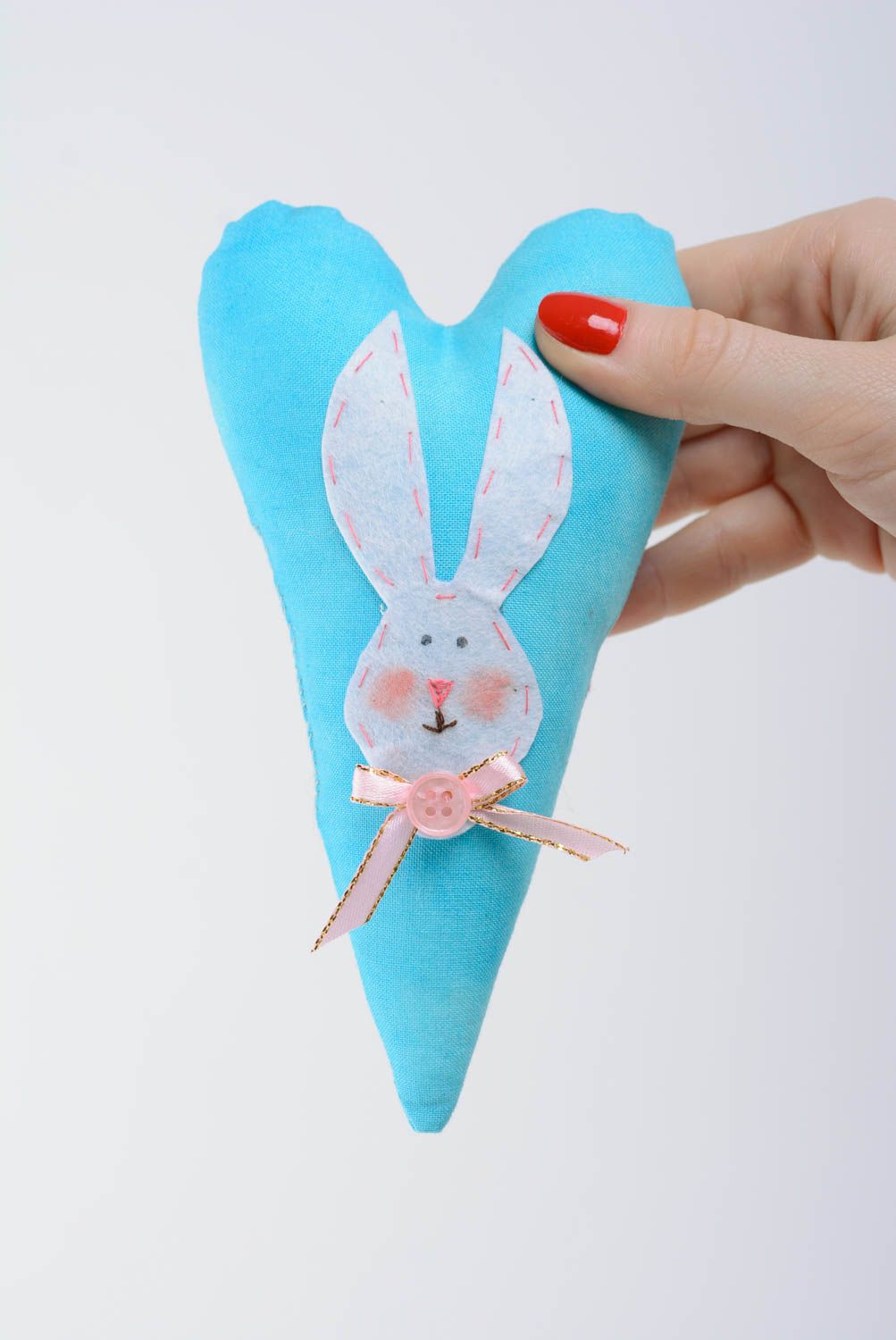 Blauer handmade Deko Anhänger Stoff Herz mit Band und Hase für Kinderzimmer foto 3