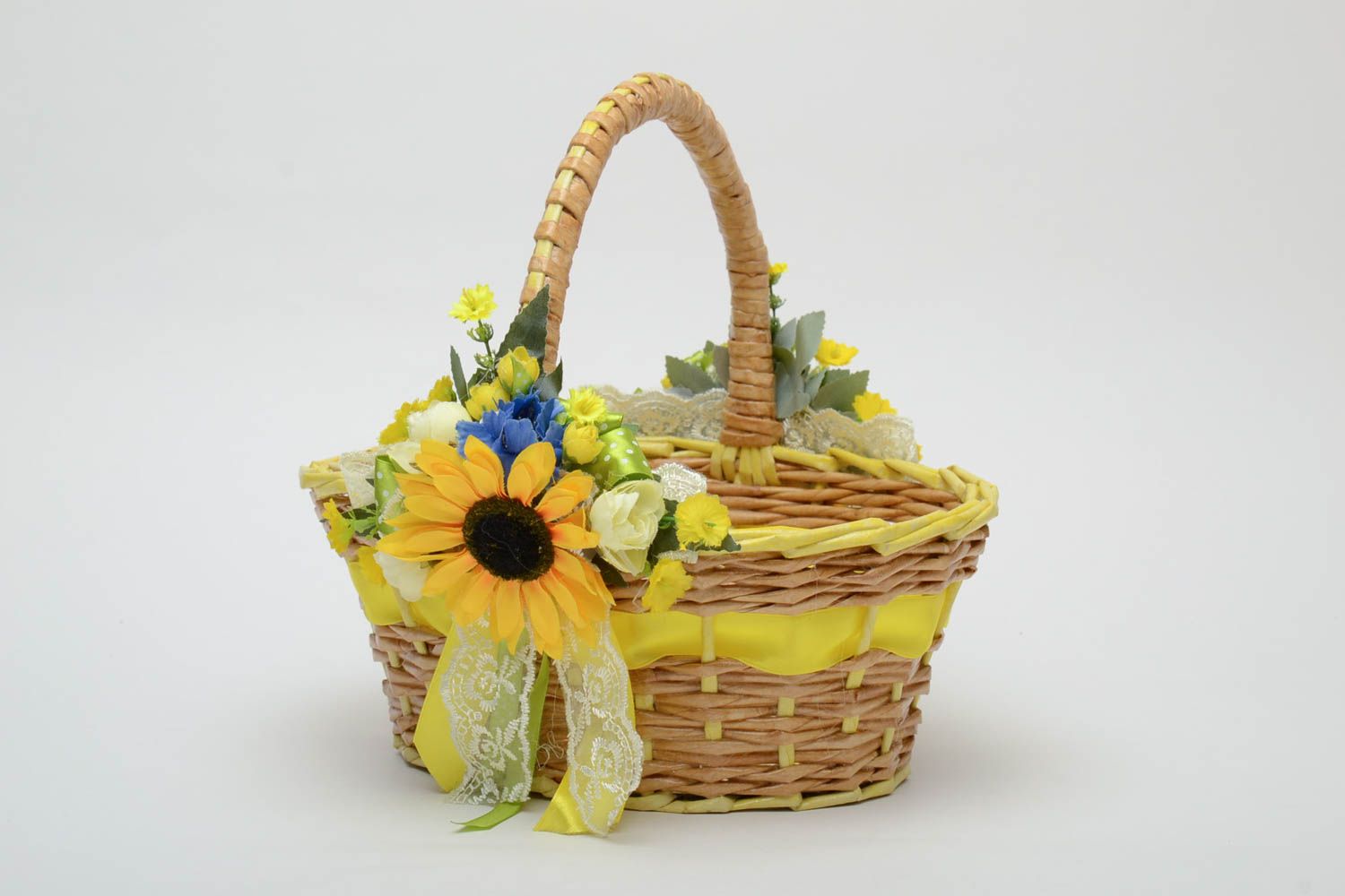 Newspaper basket with artificial flowers photo 2