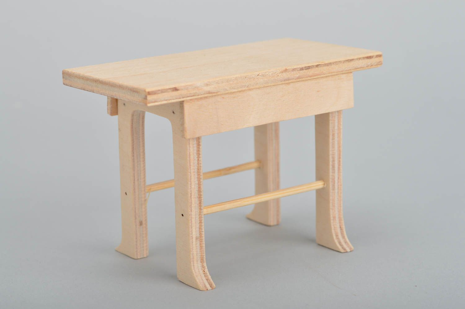 Mesa de madera contrachapada en miniatura artesanal mueble para muñecas foto 2