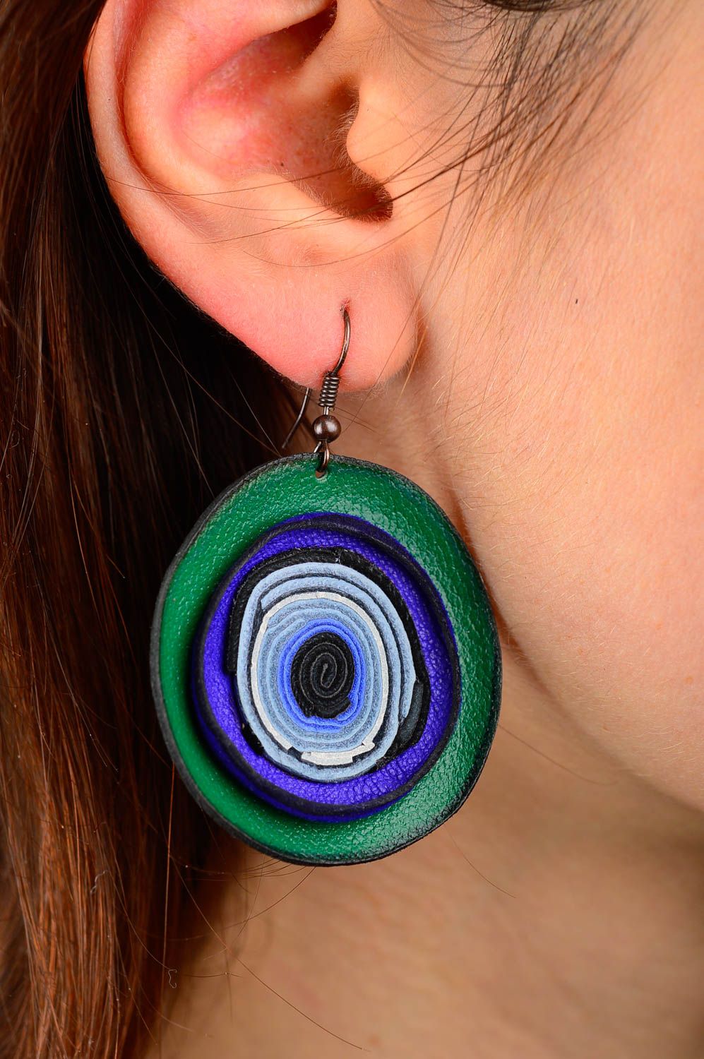 Leder Ohrringe handgefertigt Frauen Accessoire kreative Geschenkidee in Grün  foto 1