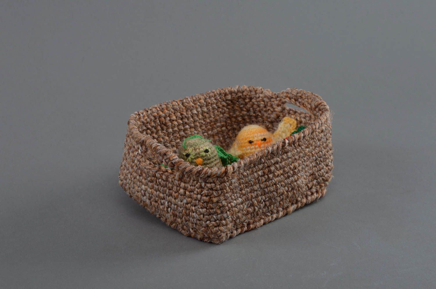 Juguete de peluche para cositas pequeñas original cesta tejida artesanal  foto 1