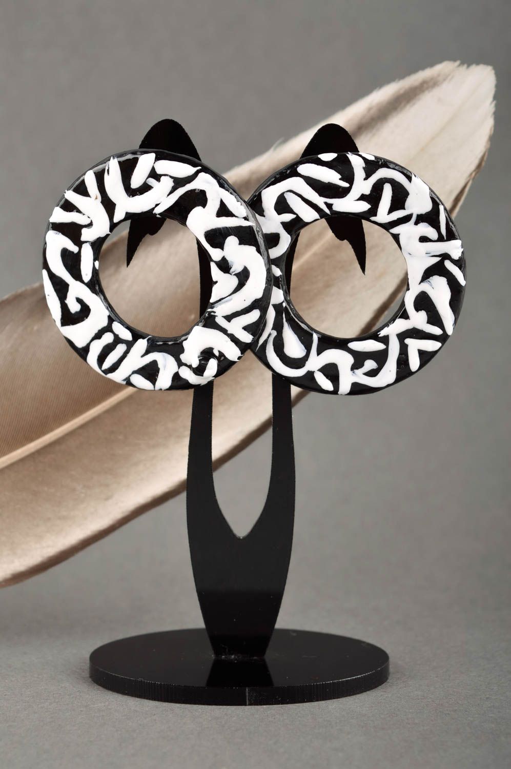 Bemalte Creolen Ohrringe handmade Designer Schmuck Accessoire für Frauen Zebra foto 1