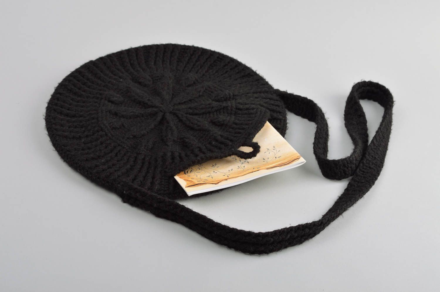 Сумка ручной работы женская сумка через плечо вязаная сумка черная круглая фото 5