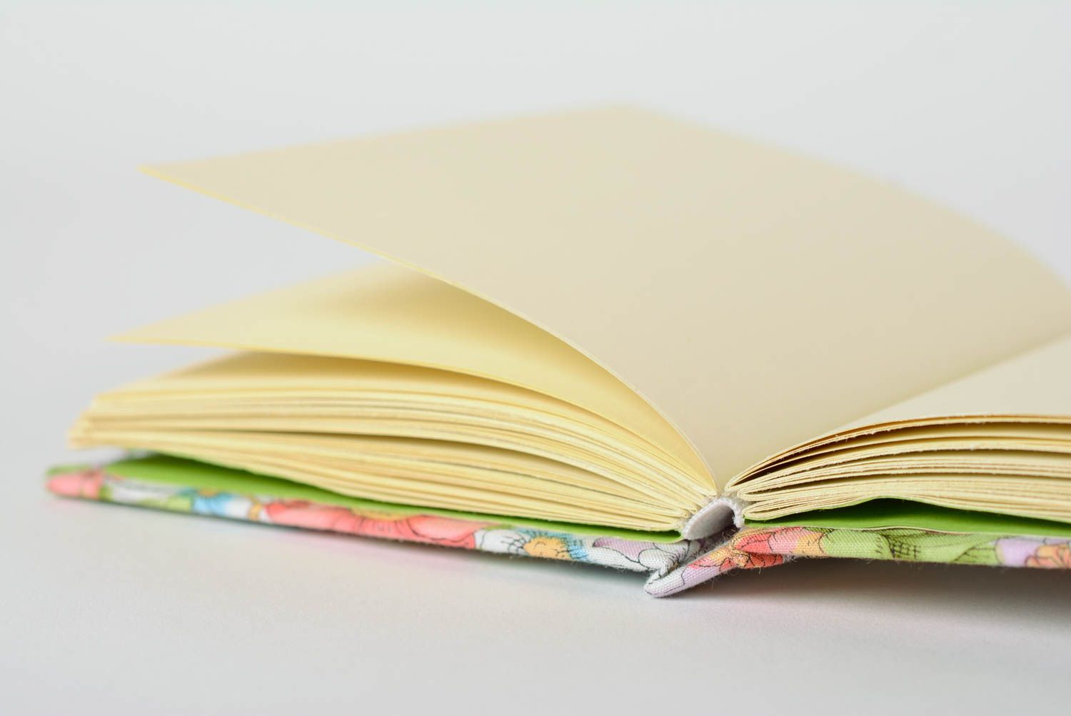 Stilvolles Notizbuch handmade mit Hülle aus Stoff Künstler Tagebuch mit Blumenprint für Notizen foto 2