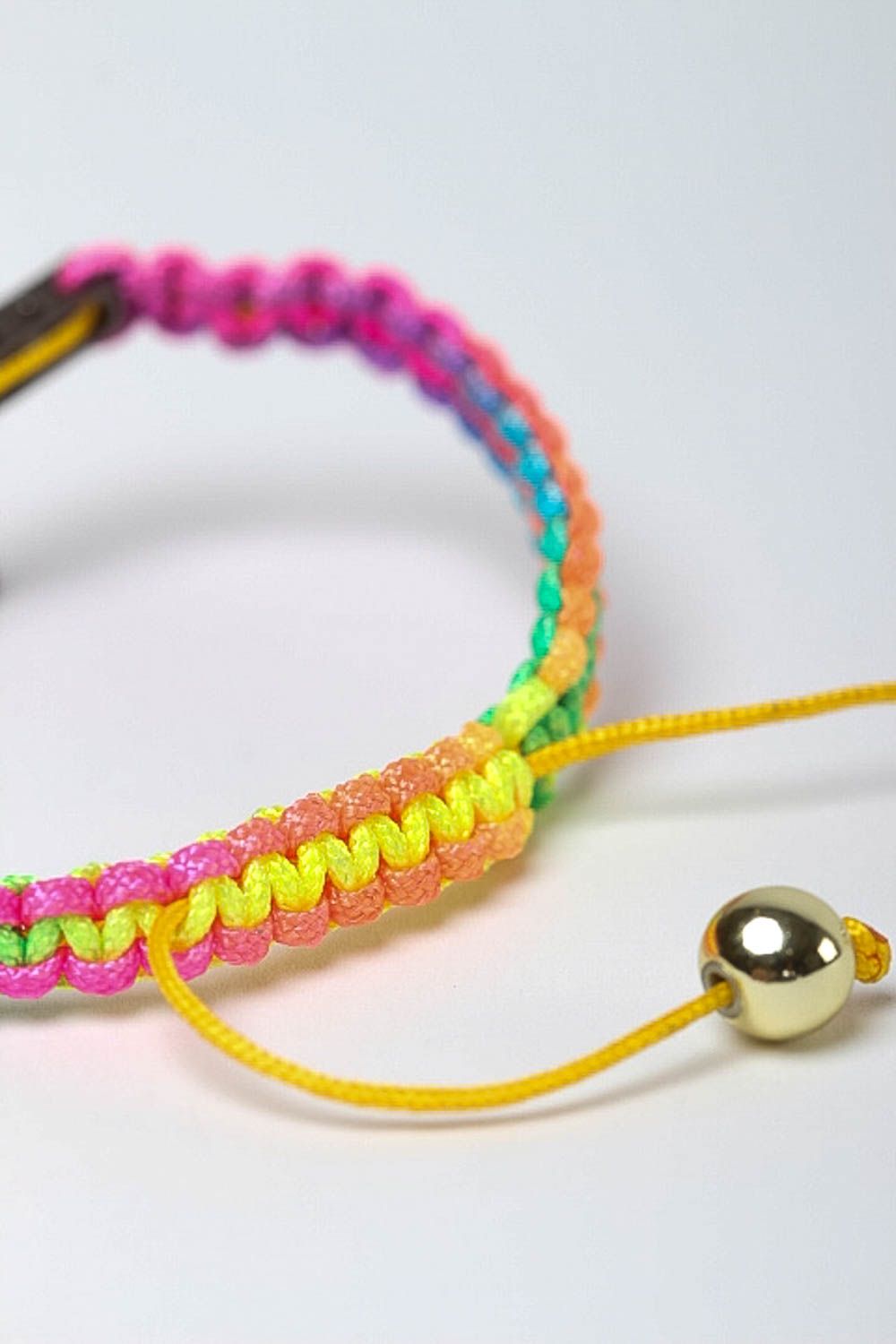 Bracelet avec croix Bijou fait main multicolore en cordons Cadeau femme photo 4