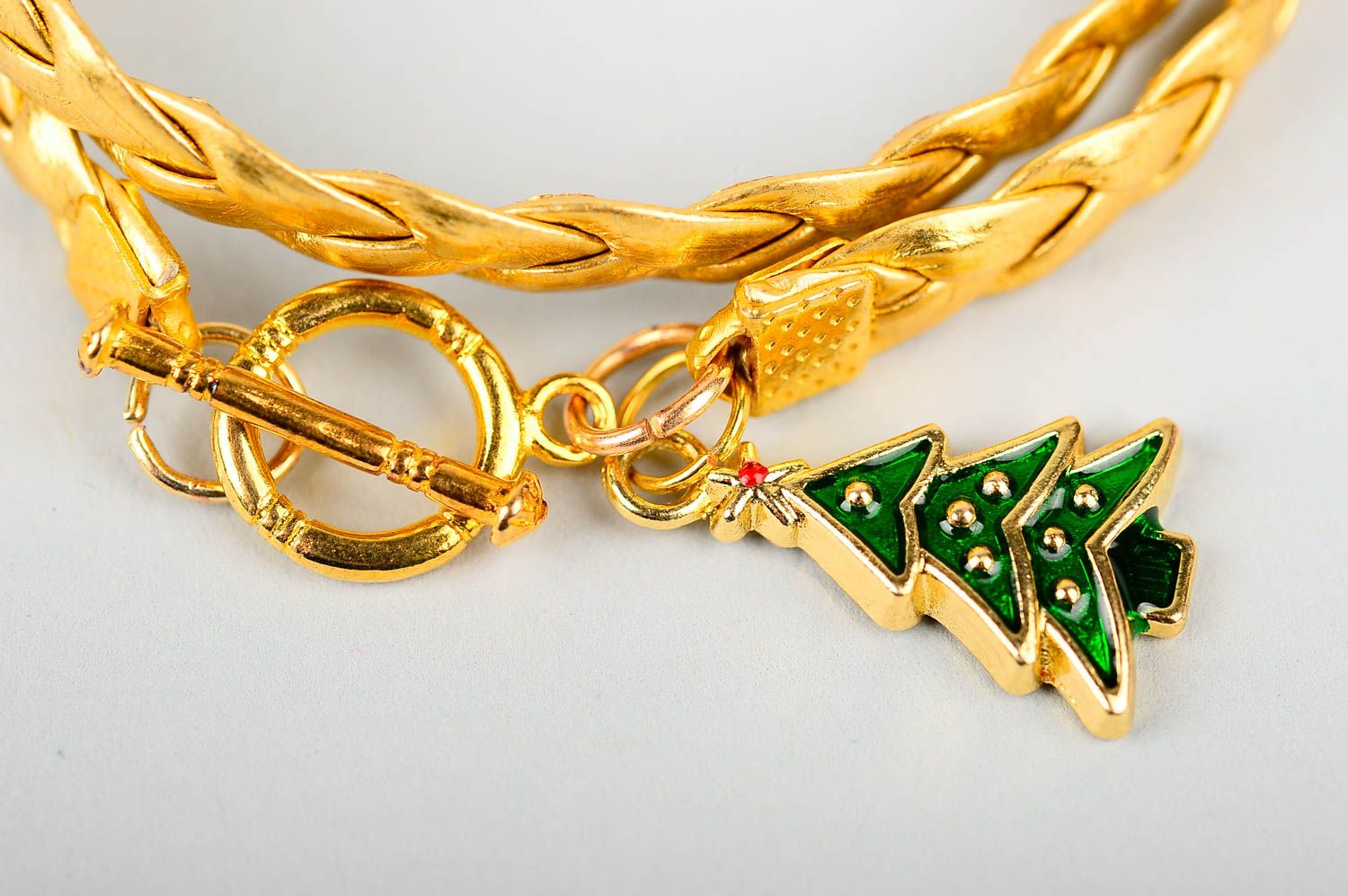 Женский браслет украшение ручной работы стильный браслет золотистый с елкой фото 3