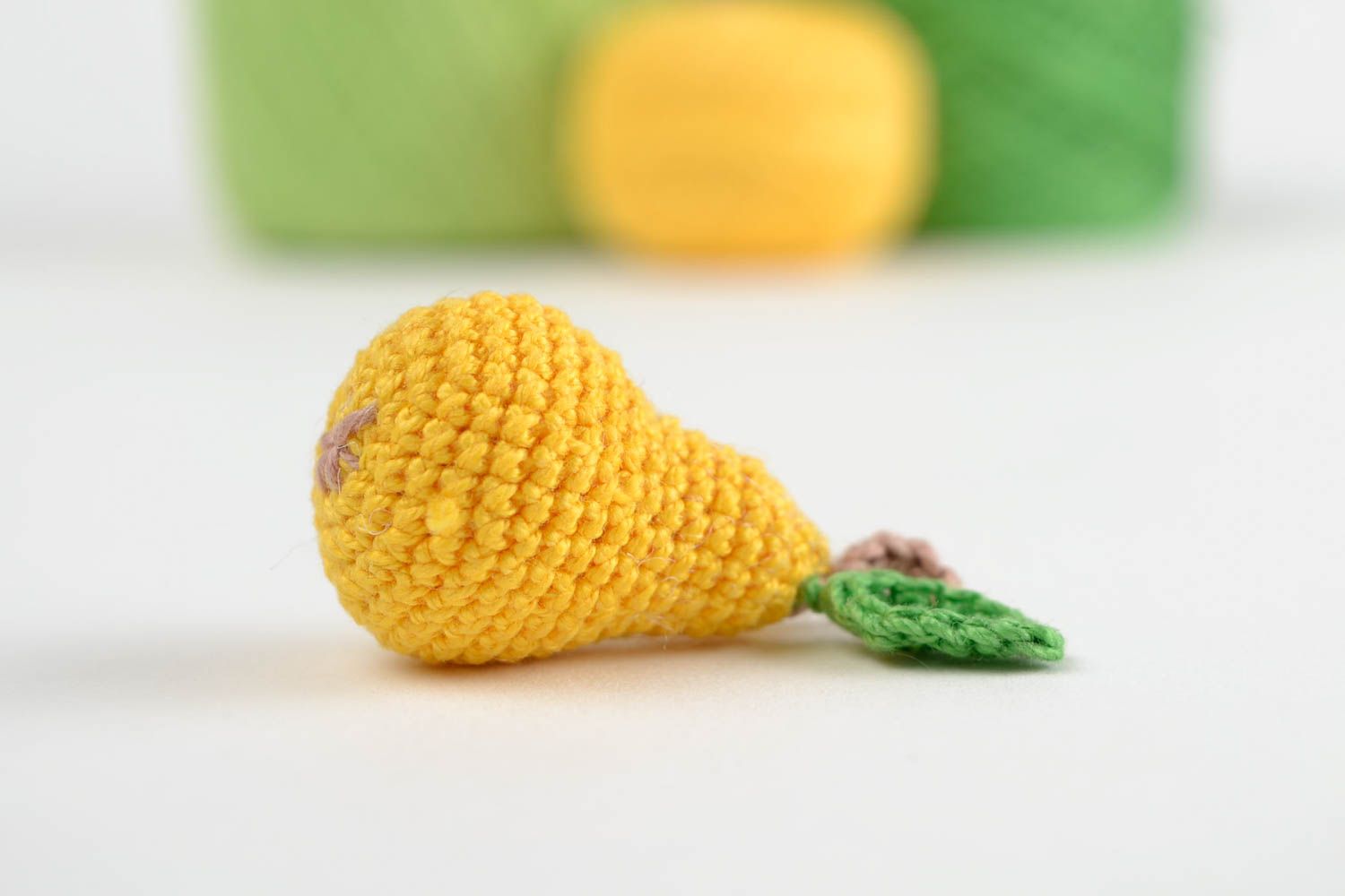 Handmade gehäkeltes Obst Spielzeug für Kleinkinder Häkel Dekoration gelbe Birne foto 1