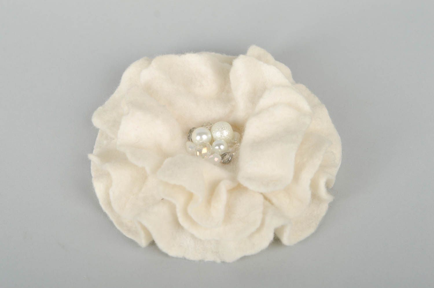 Broche fleur Pince à cheveux faite main fleur blanche en laine Accessoire femme photo 2