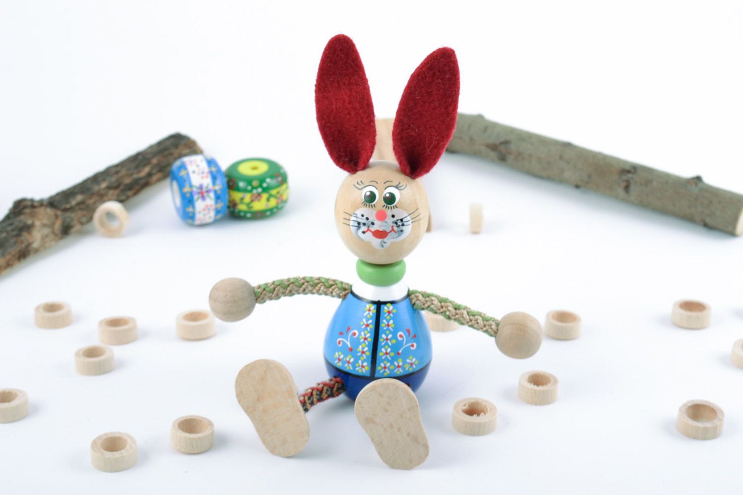 Деревянная эко игрушка заяц расписной на подарок маленький смешной ручная работа фото 1