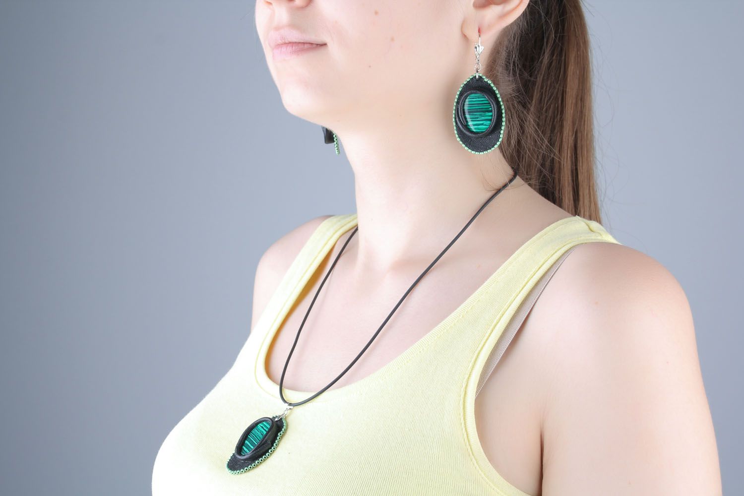 Genuine leather necklace and earrings photo 3