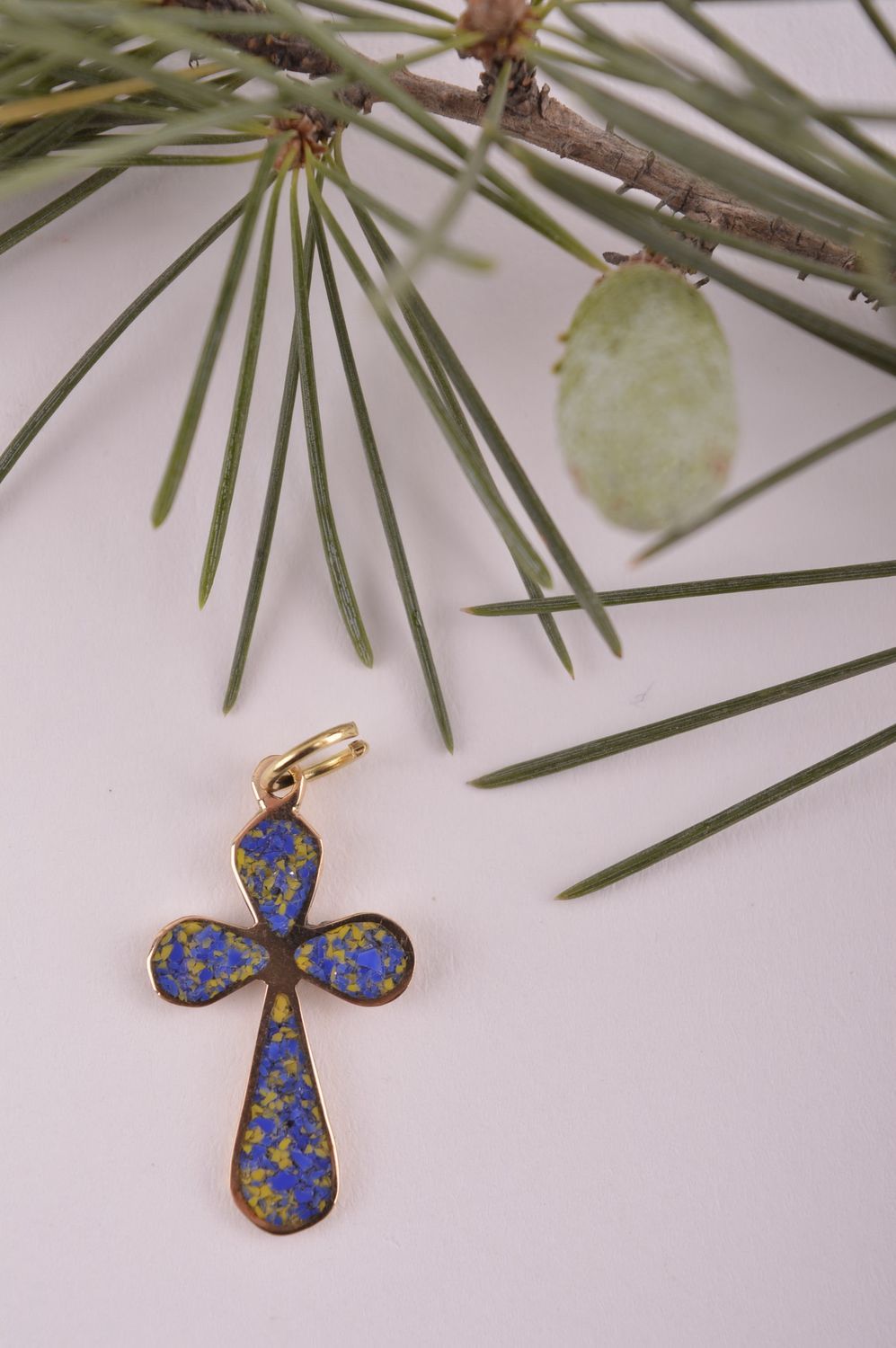 Крестик с камнями handmade подвеска на шею украшение из латуни в виде крестика фото 1