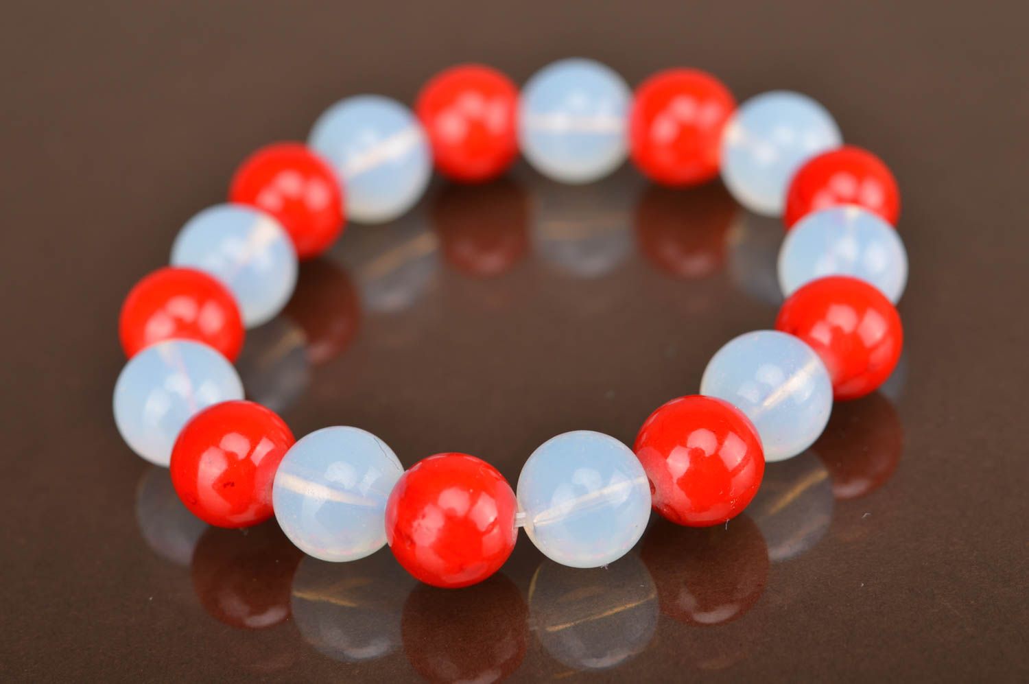 Bracelet en perles de fantaisie rouge et bleu fait main cadeau pour femme photo 2