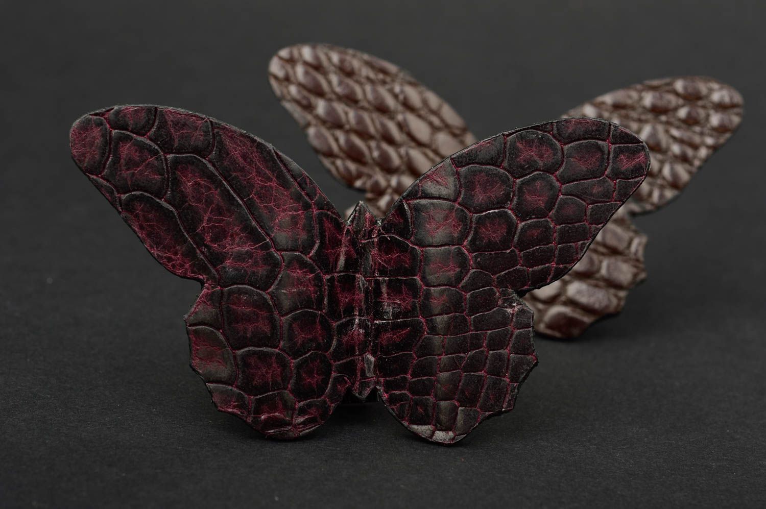 Broche papillon faite main Bijou en cuir naturel design Cadeau pour femme photo 1