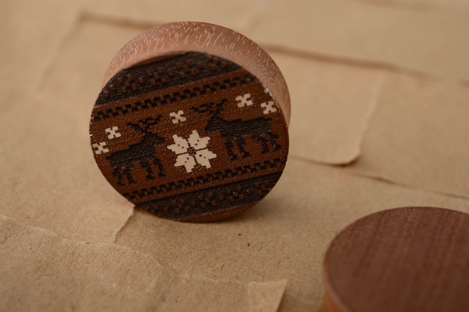 Beautiful wooden ear plugs for present photo 4