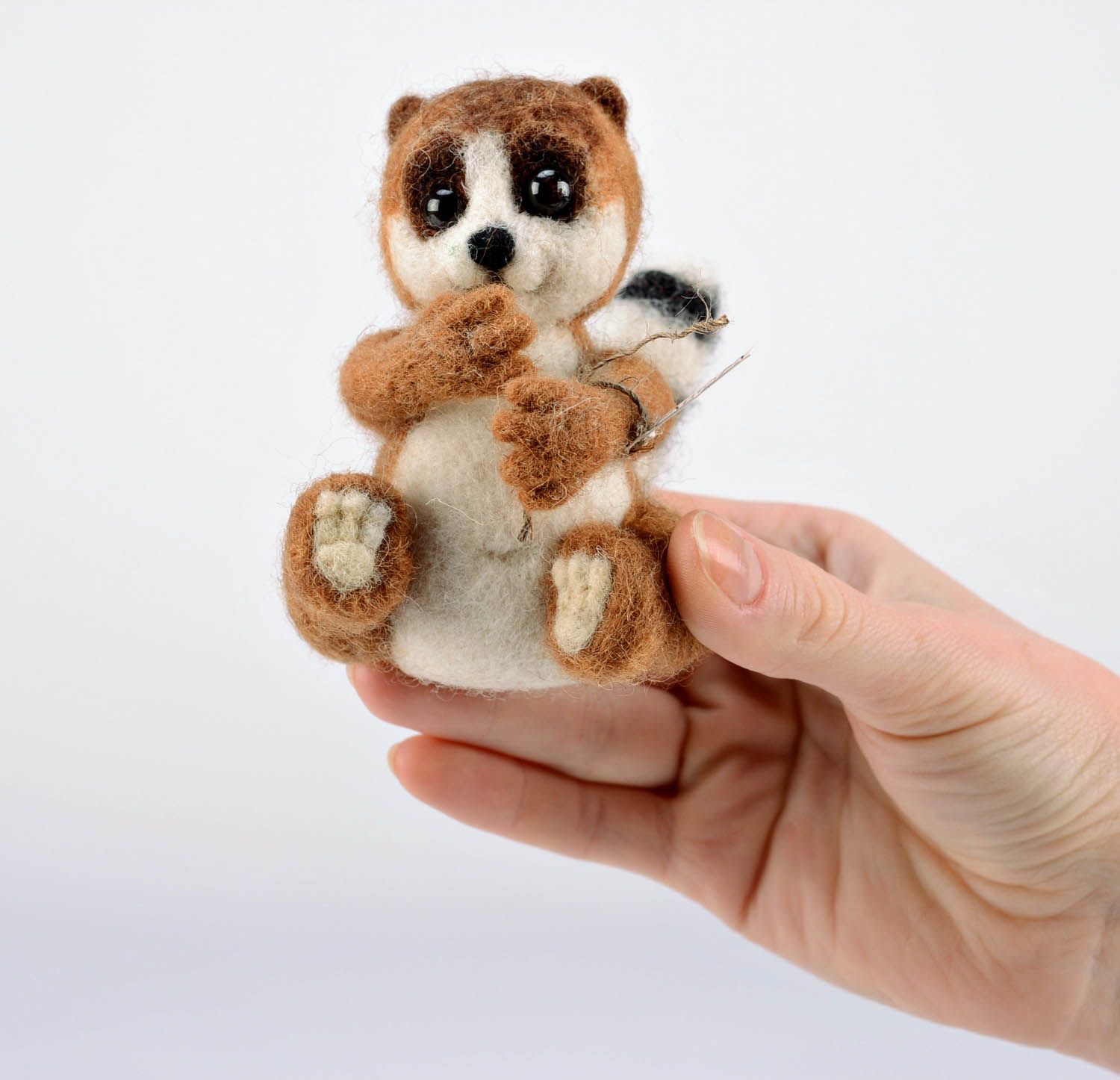 Brinquedo macio em técnica de feltragem de lã Lemur foto 2