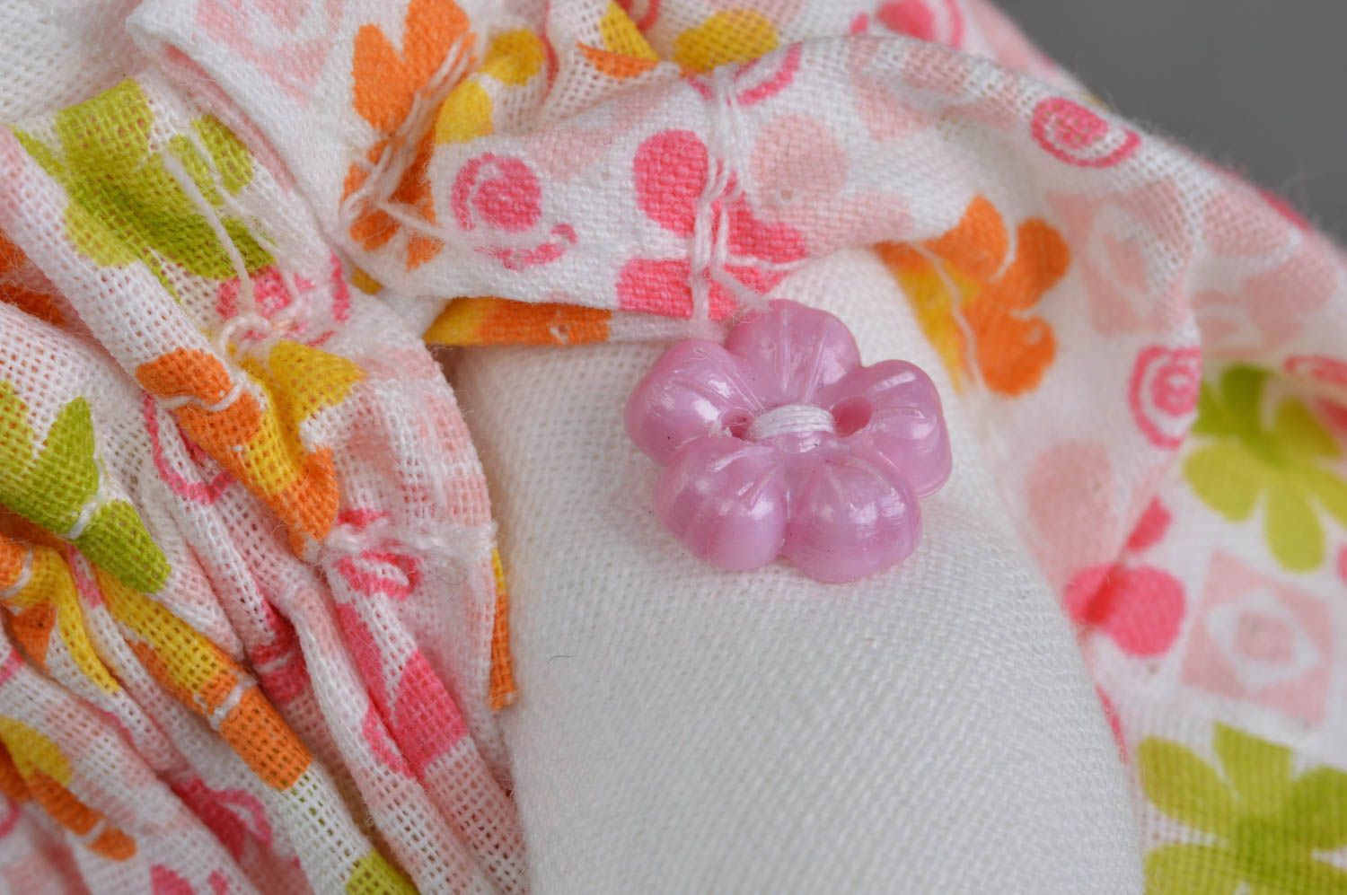 Милая красивая текстильная игрушка заяц с длинными ушами для детей и декора фото 4
