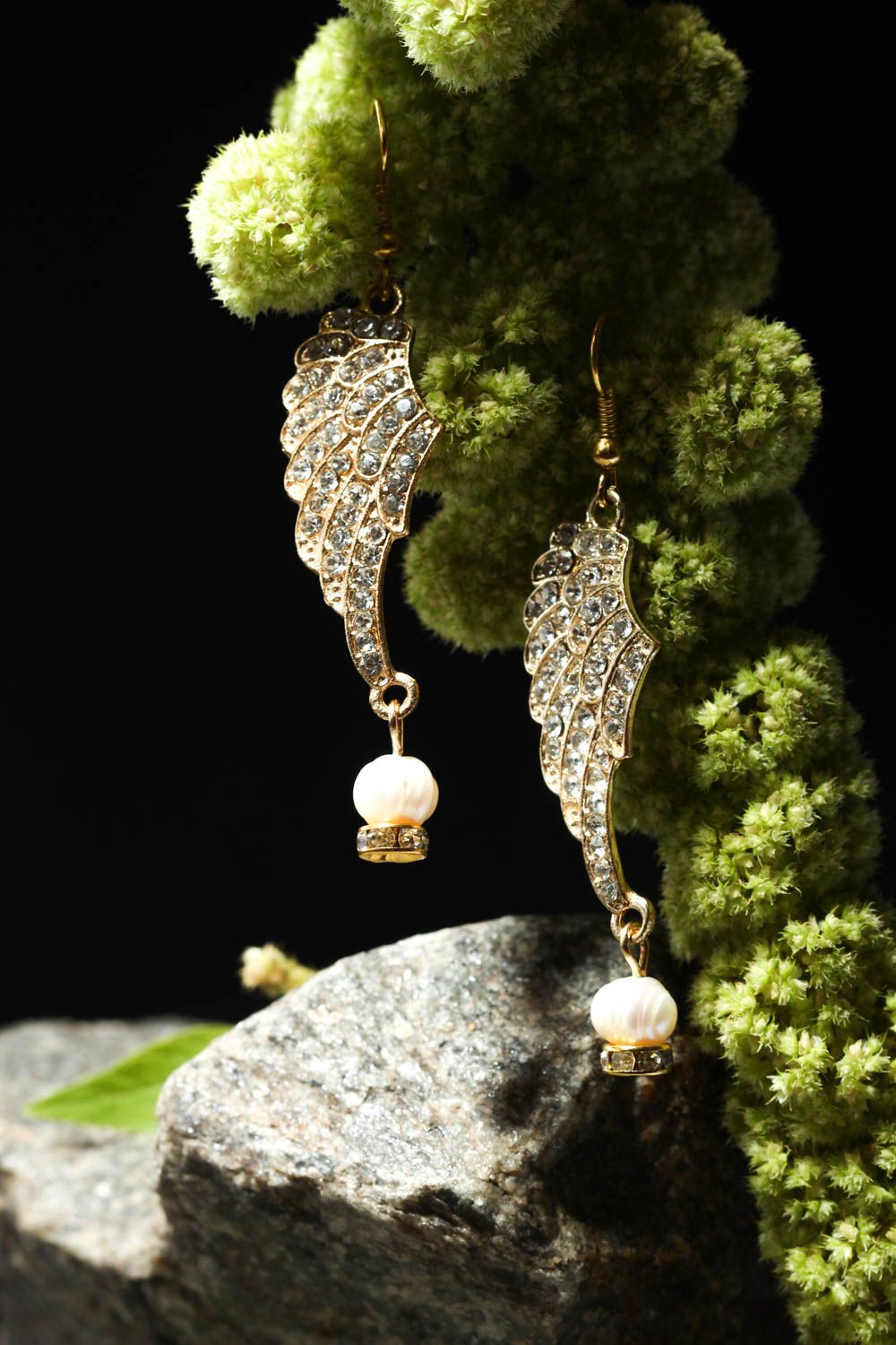 Orecchini pendenti di perle naturali fatti a mano bigiotteria originale da donna foto 1