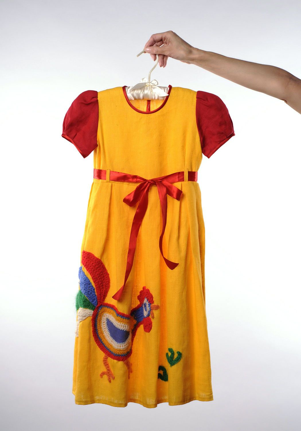 Children's linen dress with knitted application photo 2