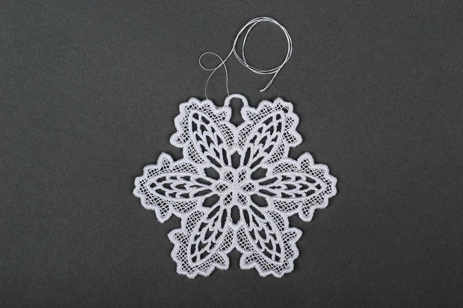 Christmas decor delicate toy handmade lace Christmas souvenir decor use only photo 4
