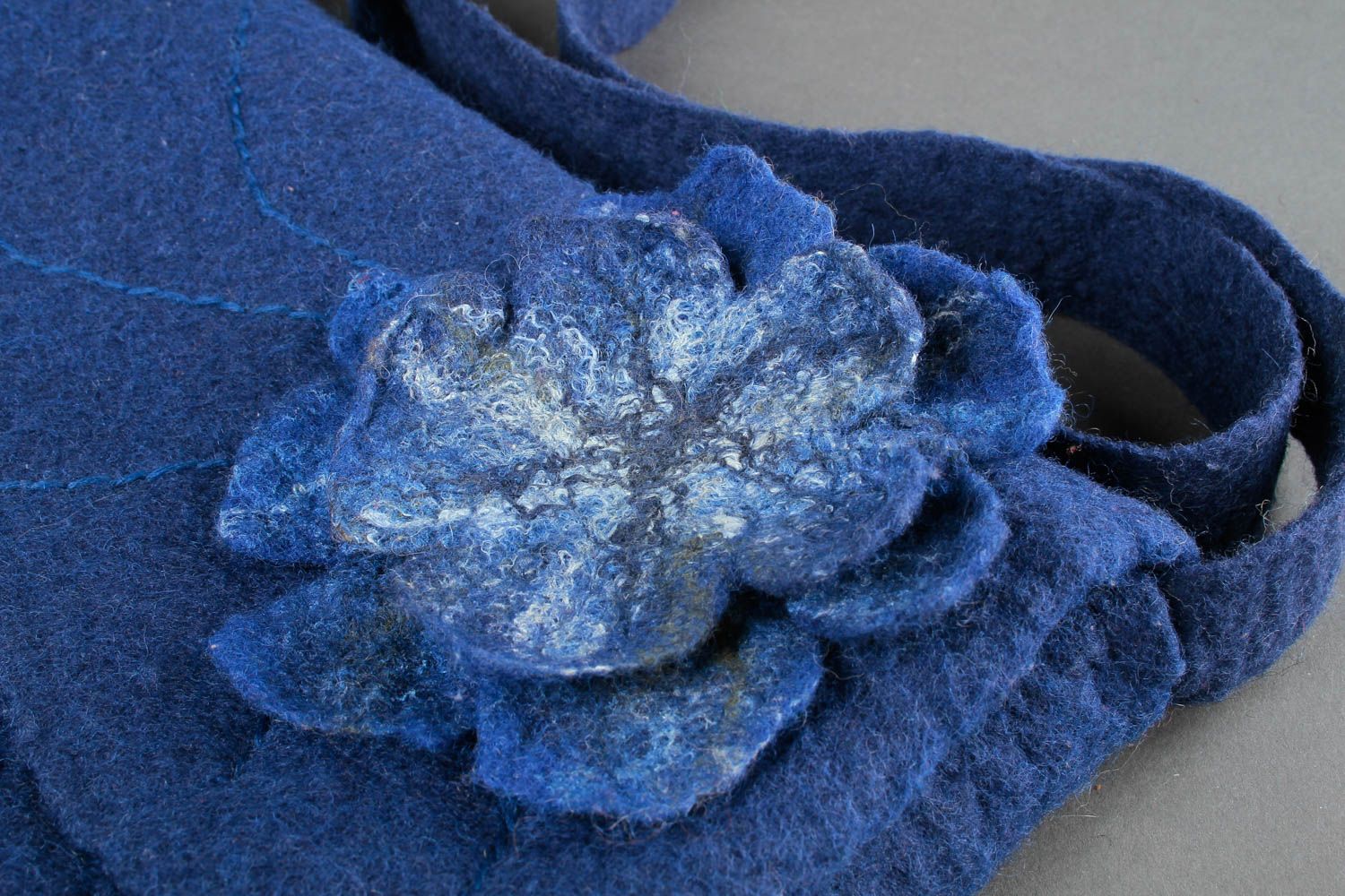 Сумка ручной работы женская сумка синяя через плечо сумка валяние с цветком фото 4