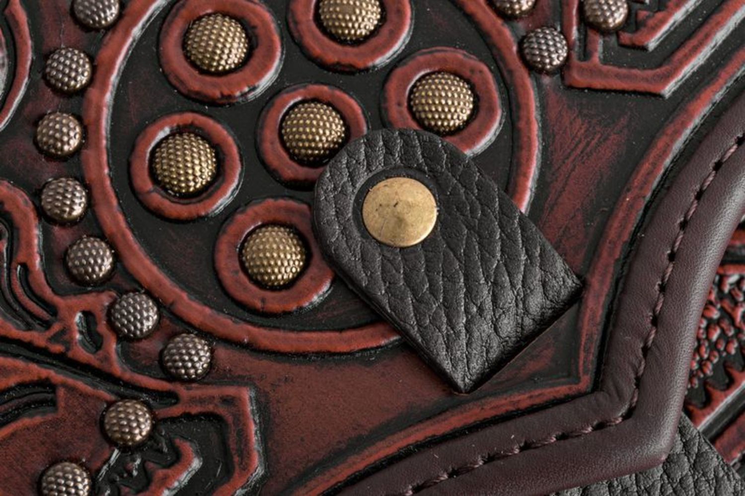 Borsa di pelle con ornamento fatta a mano borsetta giberna accessori uomo
 foto 3