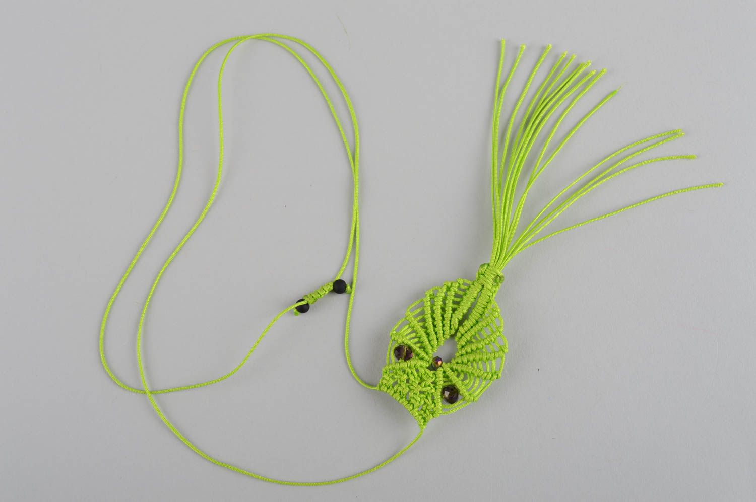 Pendentif hibou Bijou fait main tricoté en fils verts design Accessoire femme photo 5