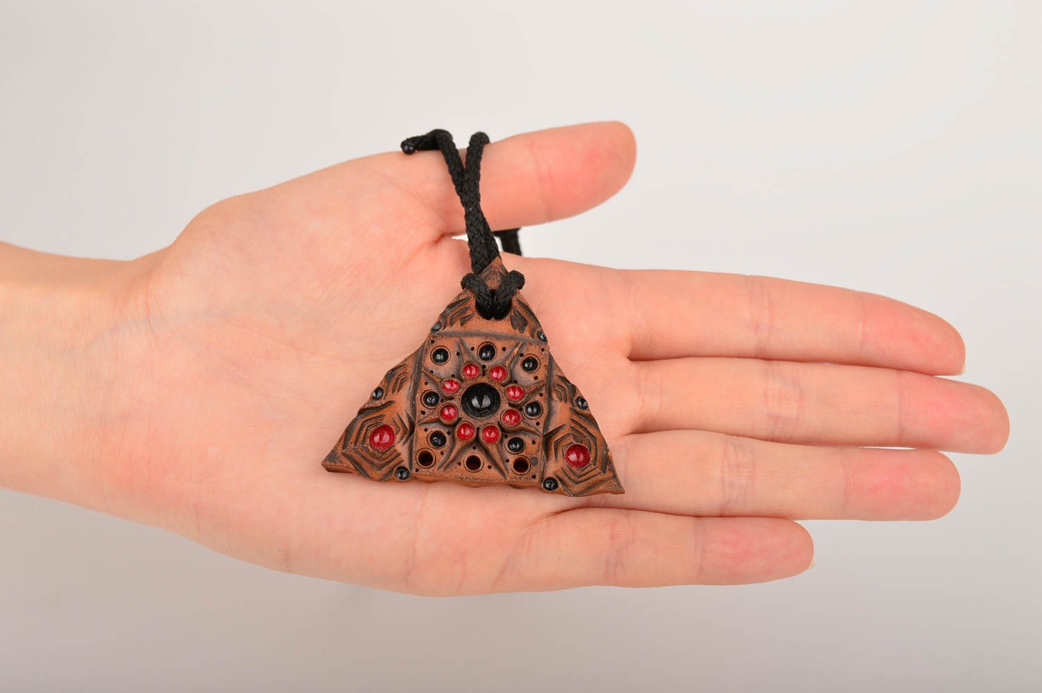 Керамическое украшение кулон ручной работы женский кулон треугольный красивый фото 4