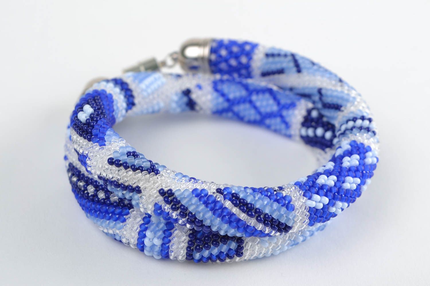 Collar de abalorios tejido a ganchillo artesanal original azul para mujer  foto 2