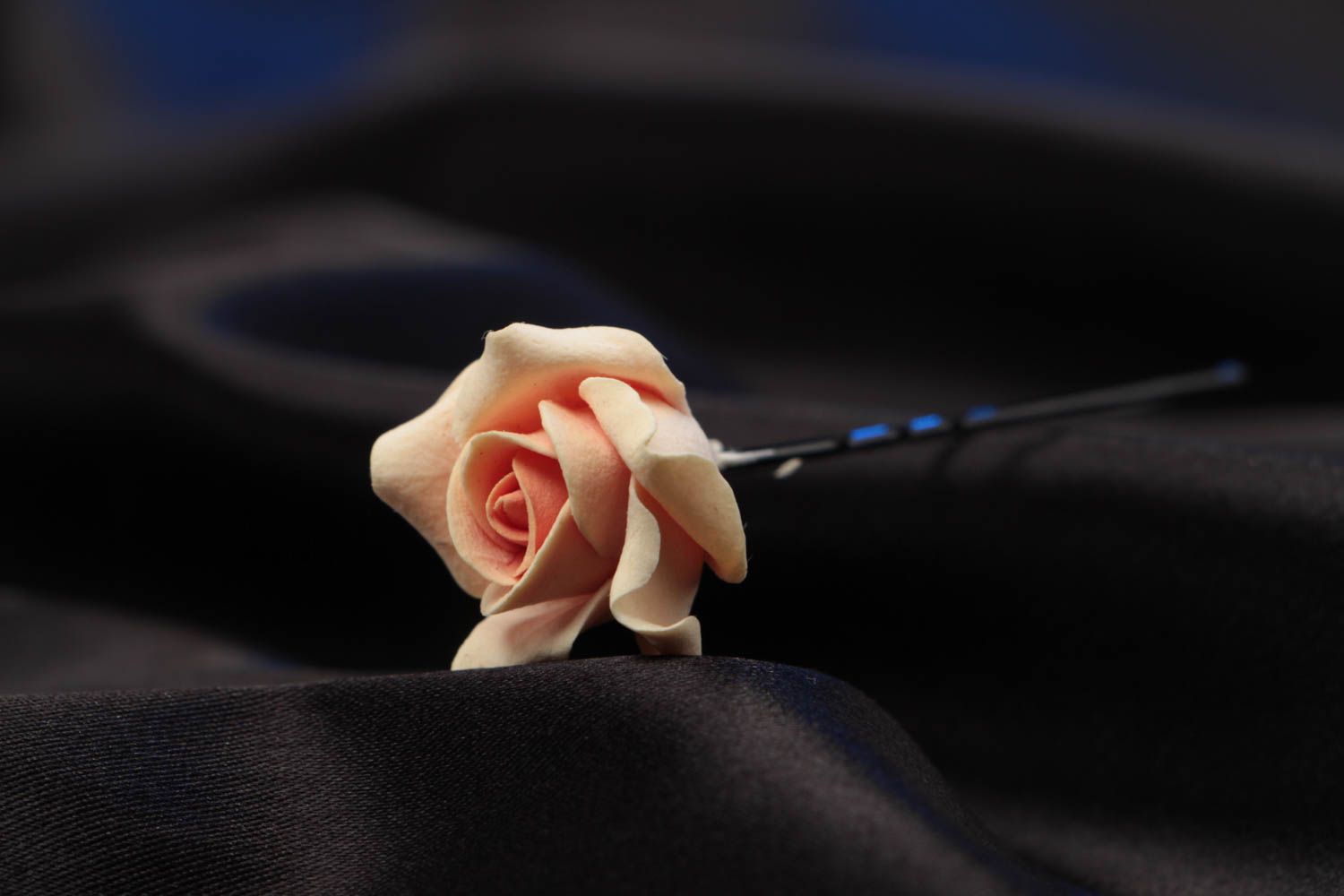 Zarte Haarnadel mit Blume aus Polymerton handmade Harschmuck für Frauen foto 1