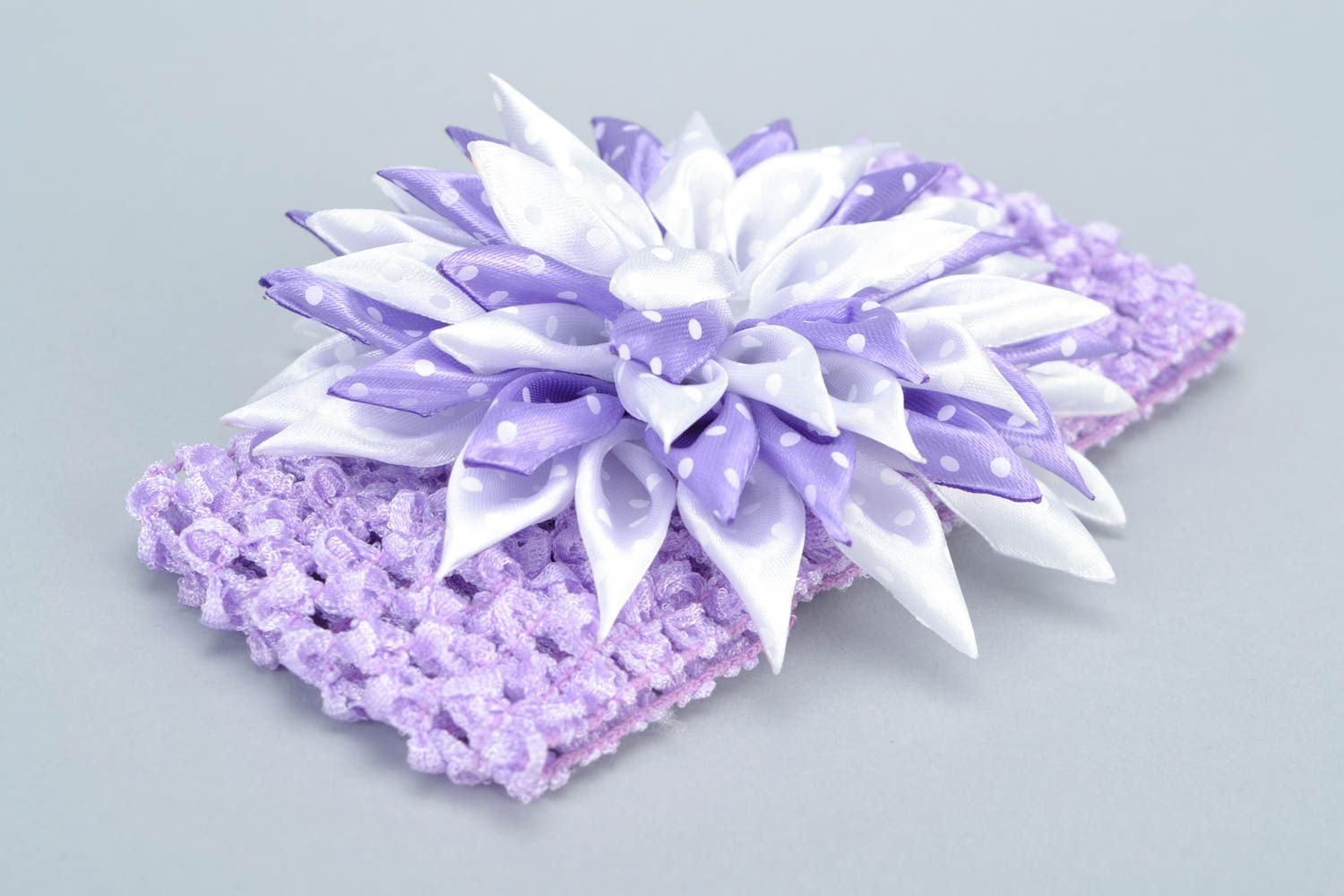 Banda para el pelo hecha a mano con flor de raso de color lila para niña foto 5