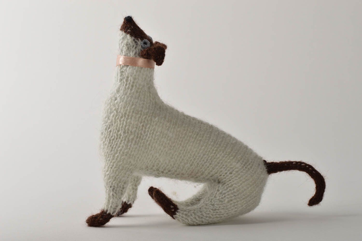Peluche chat siamois Jouet fait main tricoté en mohair Cadeau pour enfant photo 2