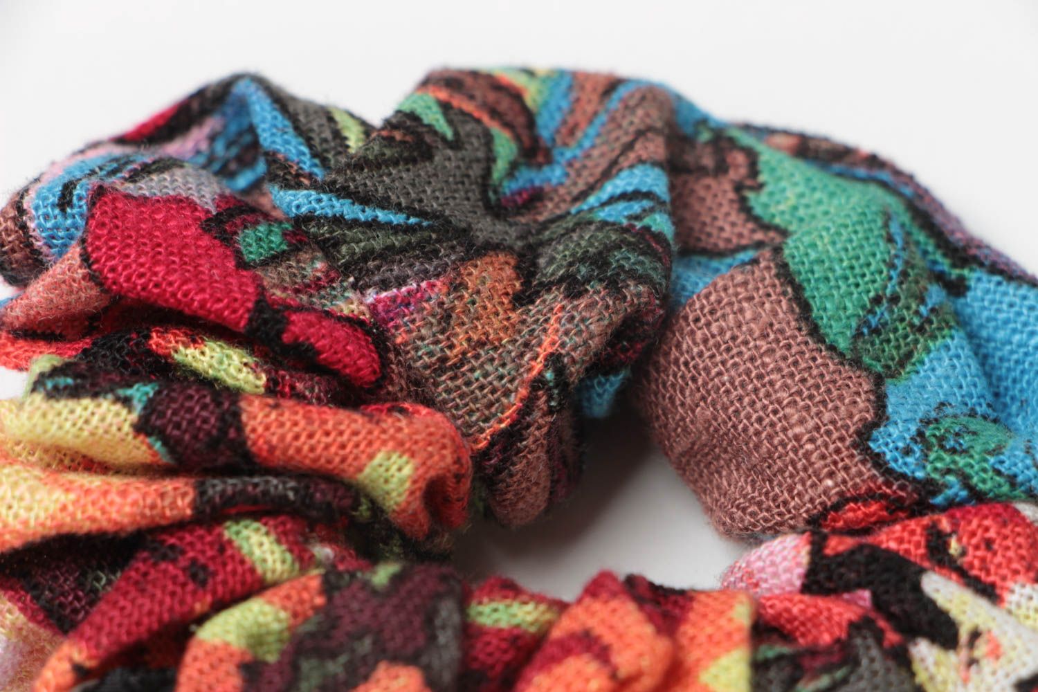 Резинка для волос ручной работы разноцветная красивая текстильная женская  фото 4
