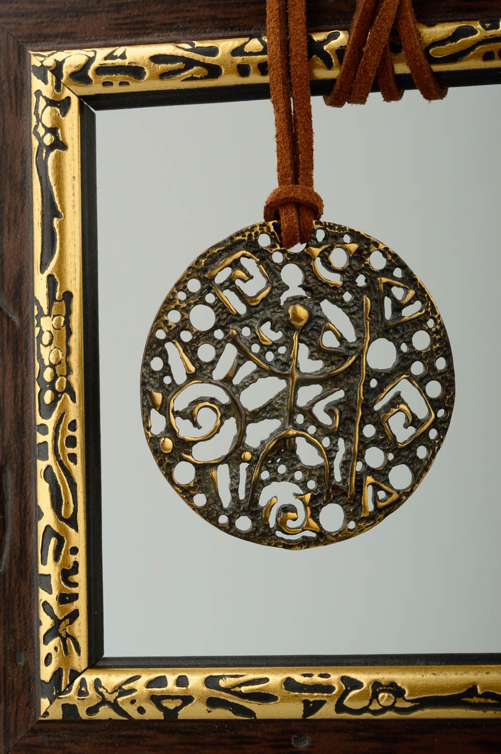 Кулон ручной работы подвеска на шею из бронзы оригинальный кулон Охотник фото 1