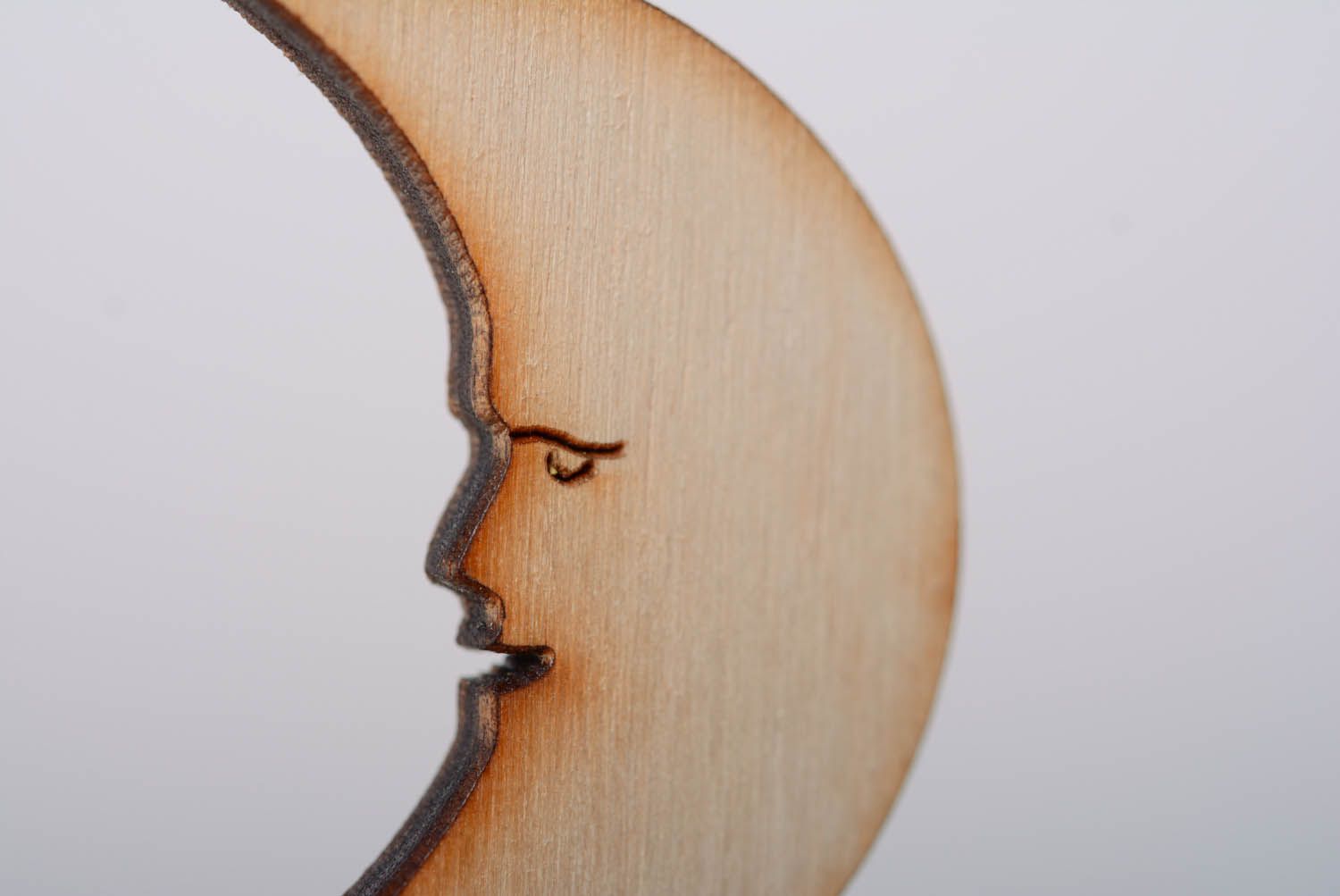 Figurine en bois Croissant de lune faite main photo 5